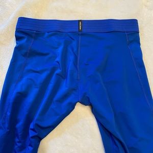 Size XL Nike dry fit tight fit leggings. In good condition